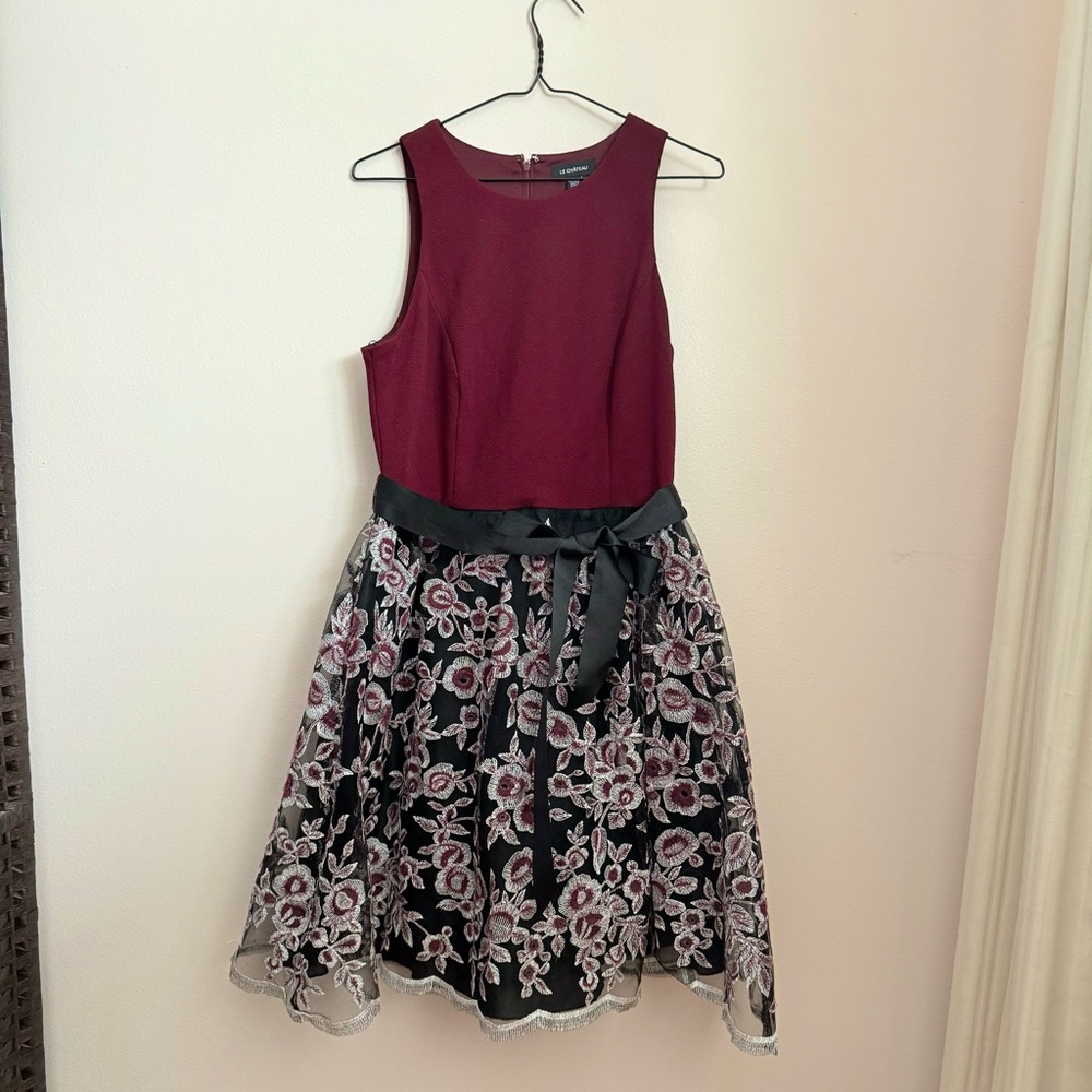Le Chateau Size Medium Elegant Burgundy and Black Floral Dress